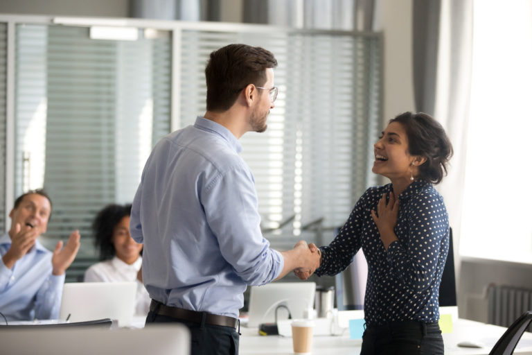 How Words of Encouragement for Employees Are Different from Praise: 3 Things You Should Know